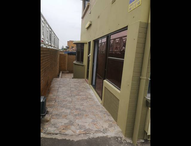 105M² BUSINESS CENTRE TO LET IN SYDENHAM
